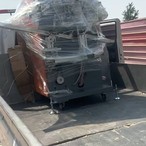 Two blueberry bucket screen printing machines and three round bucket screen printing machines have all been assembled2